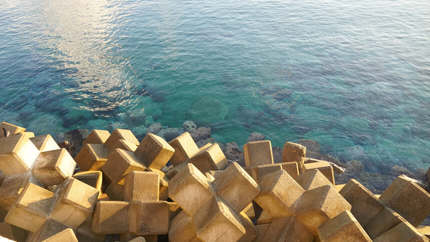 奥尻 海 透明