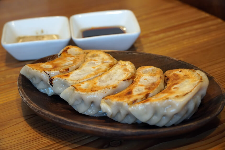 よだれ餃子 酢胡椒 醤油 ラー油